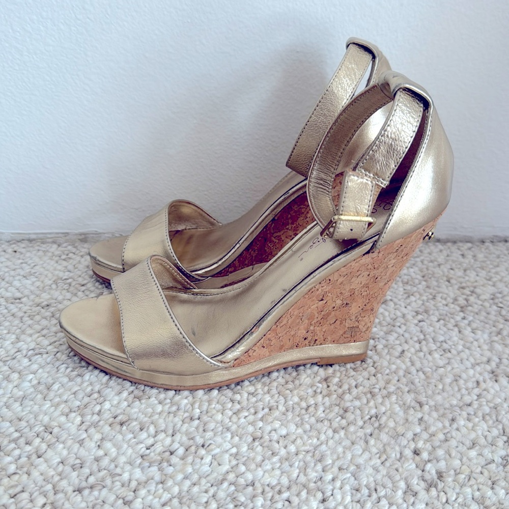 Lilly Pulitzer Gold Wedge Sandals Size 8